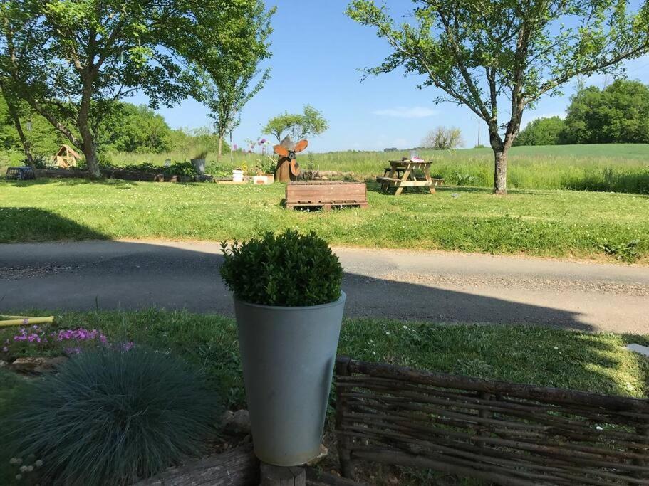 « Le Vieux Hangar » Gite A La Ferme Le Buisson-de-Cadouin Exteriör bild